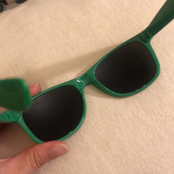 😎☘️ NWOT!!! Green shamrock wayfarer style glasses with blue mirrored lenses. - Picture 5 of 9
